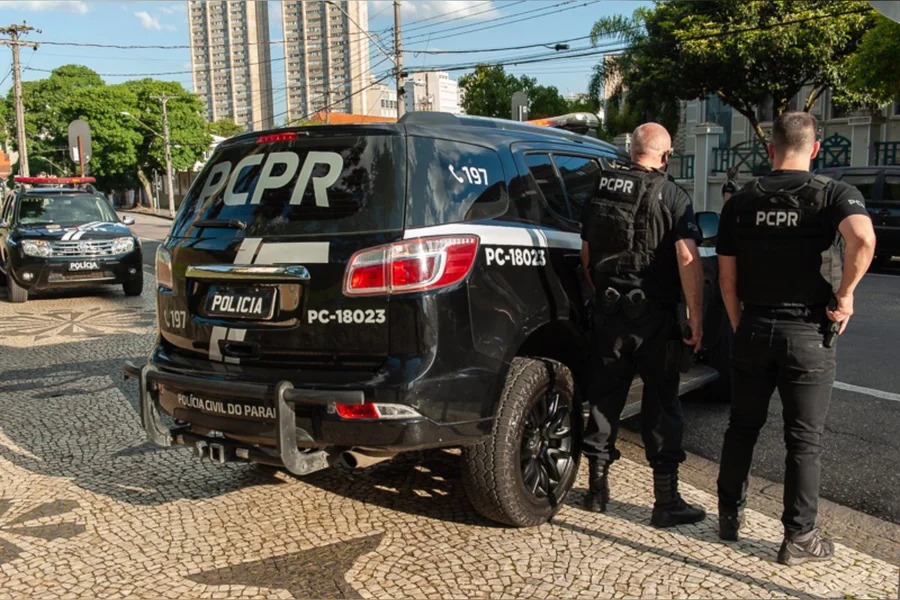 Mulher mata marido na frente do filho por causa de Wi-Fi