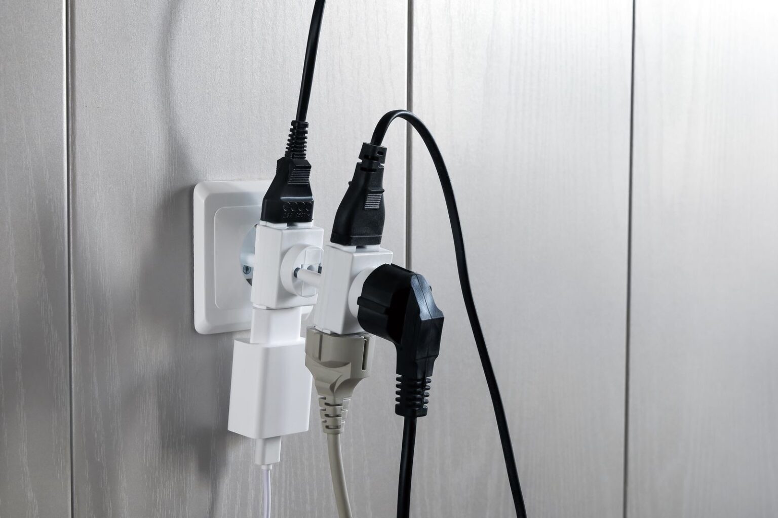 Energia elétrica exige atenção: cuidados simples evitam acidentes dentro de casa