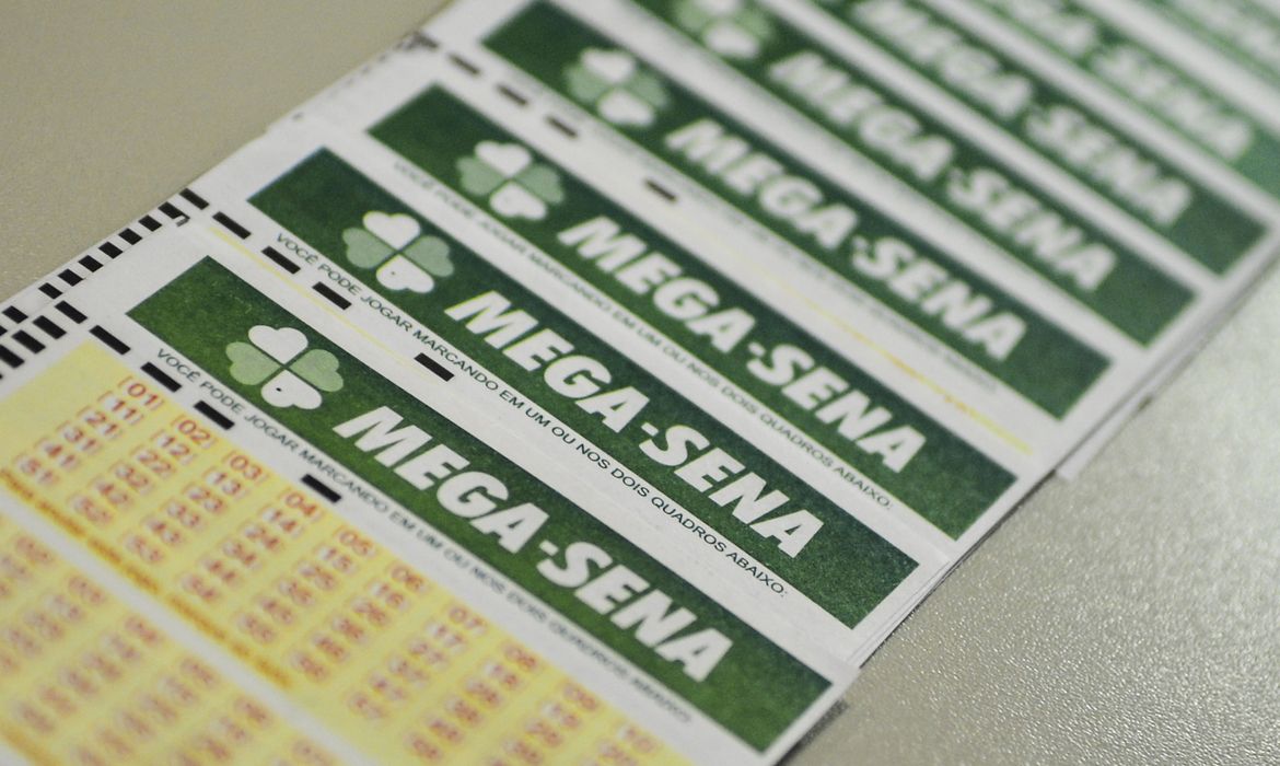 Mega-Sena sorteia prêmio estimado em R$ 32 milhões neste sábado