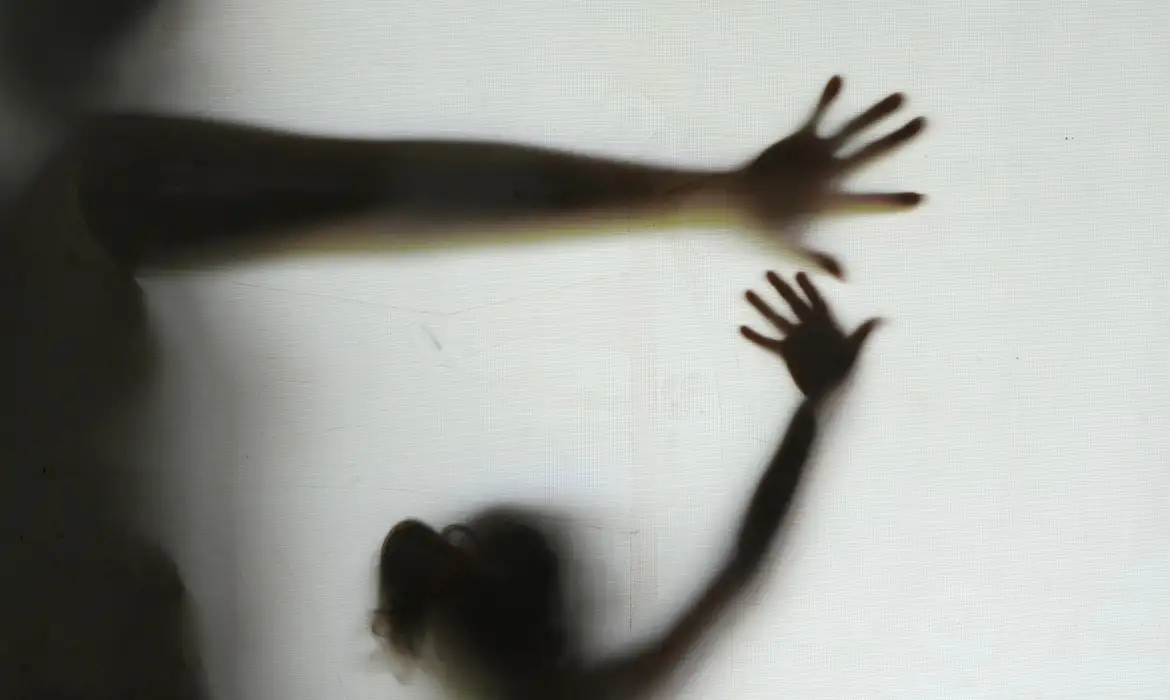 Lei prevê até 40 anos de prisão para quem mata filhos por vingança contra a mulher