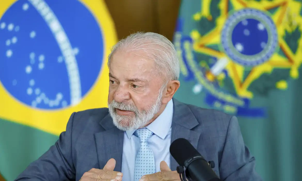 Lula envia ao Congresso projeto de lei que acaba com a escala 6×1