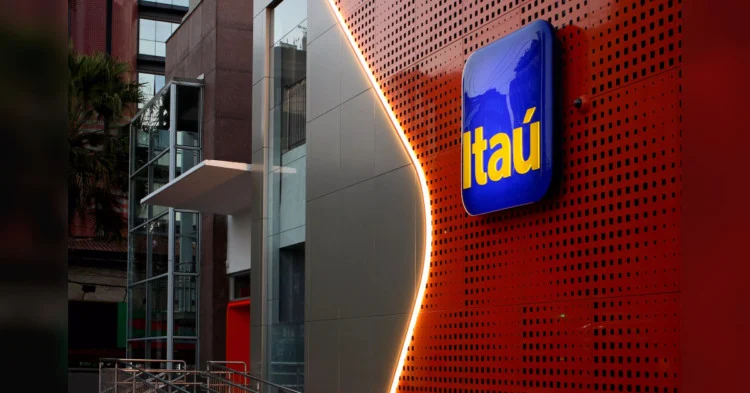 Itaú abre 191 vagas em tecnologia, finanças e atendimento; confira oportunidades