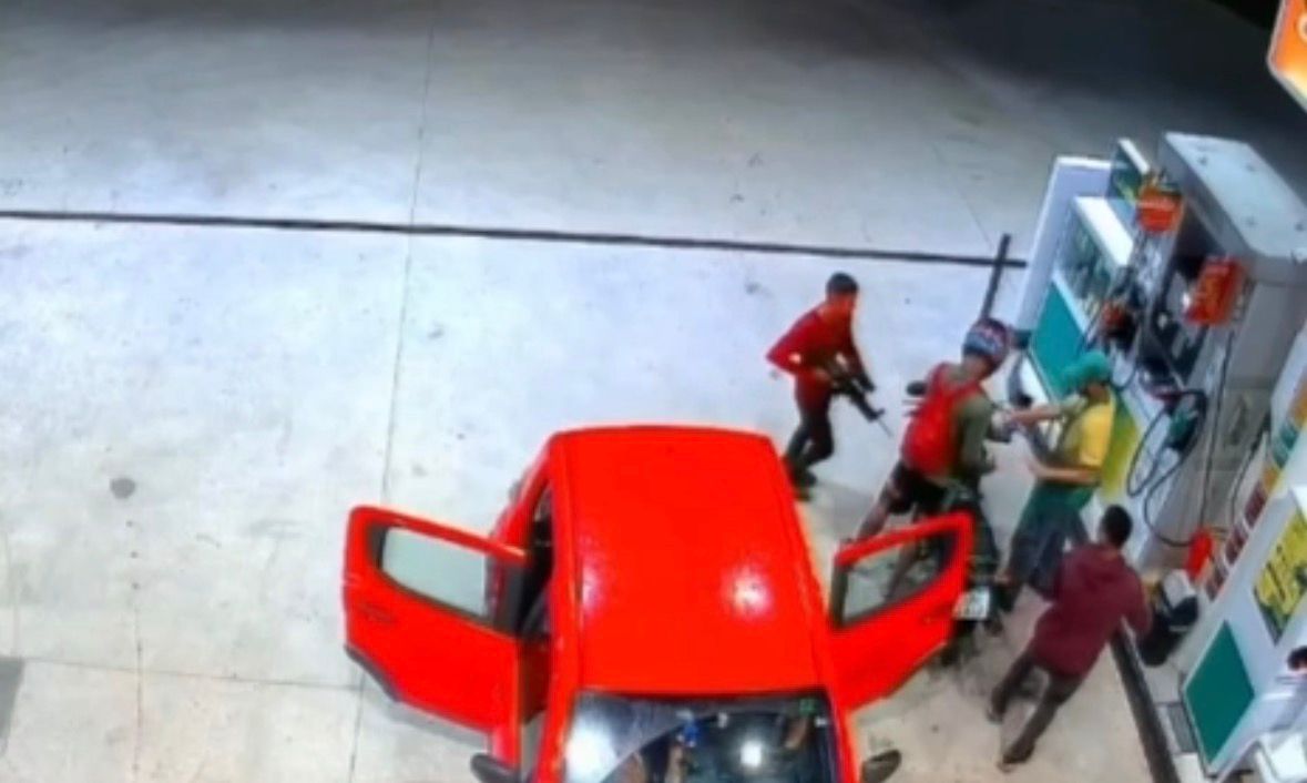 Vídeo: com fuzis, criminosos ameaçam frentista em posto durante assalto no Pará