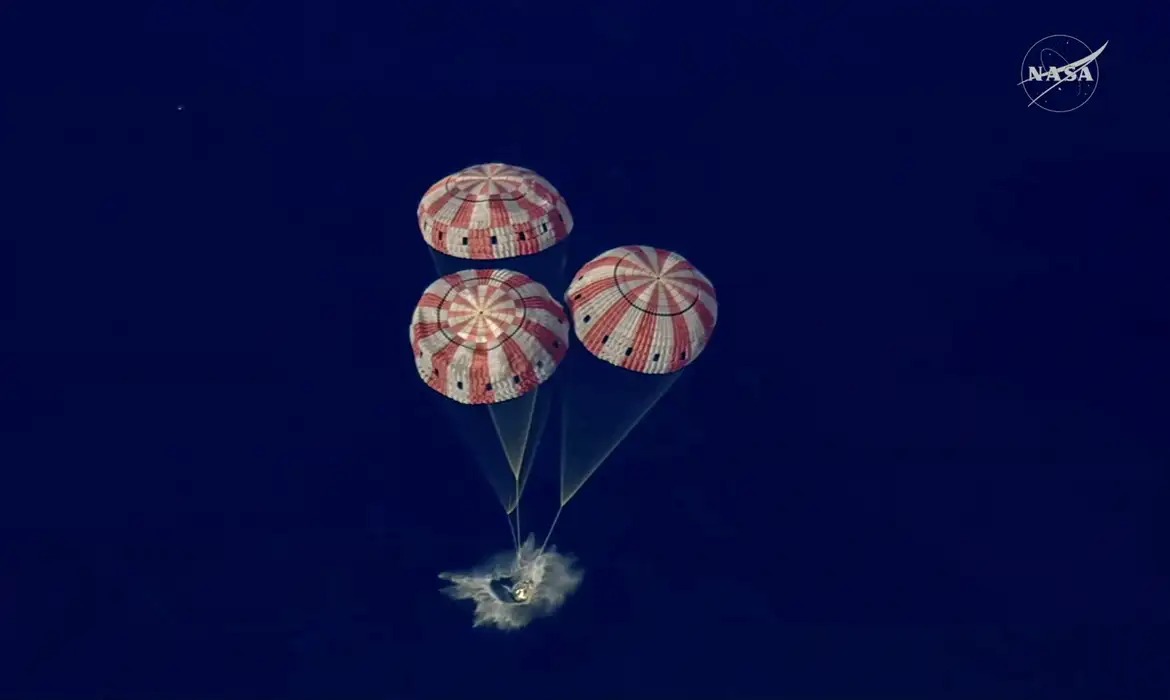 Artemis II: Astronautas retornam após sobrevoo recorde na Lua
