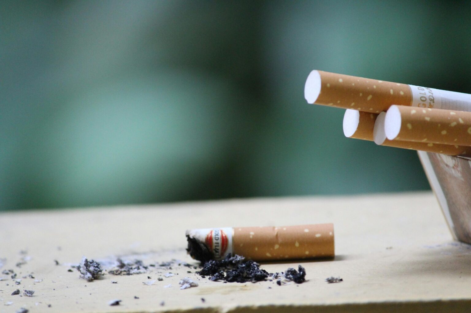 Deputado quer proibir cigarros para quem nasceu depois de 2009