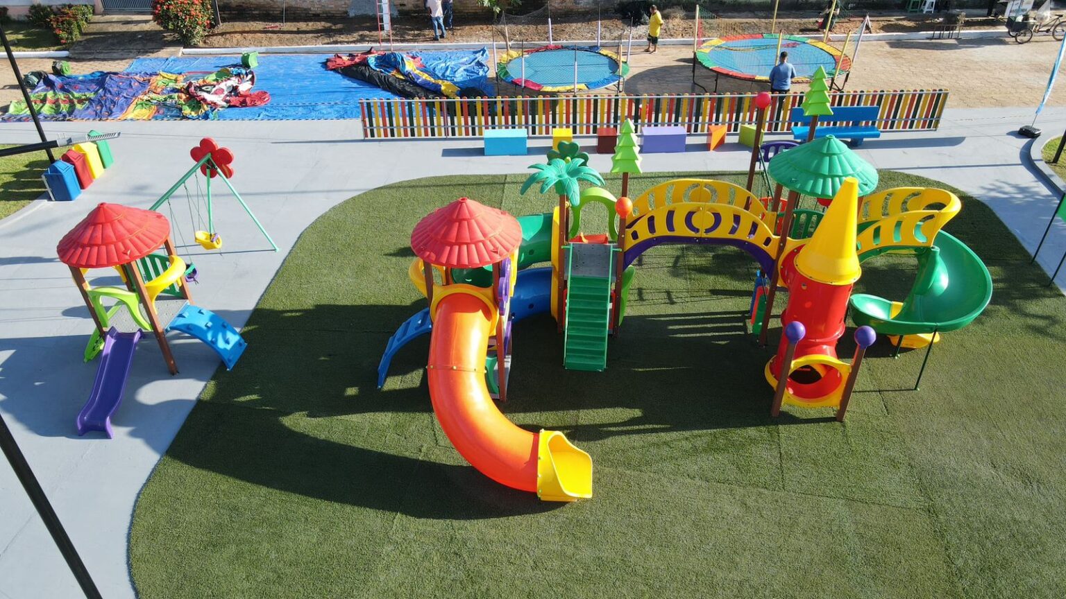 Prefeitura de Itupiranga inaugura Praça da Criança e premia alunos destaque