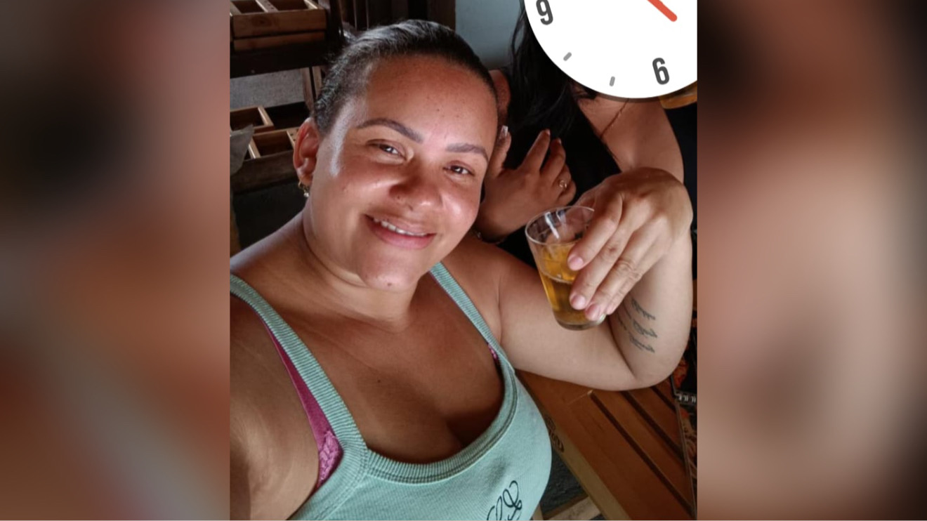Mulher fica ferida após acidente entre carro e motocicleta na BR-222 em Marabá