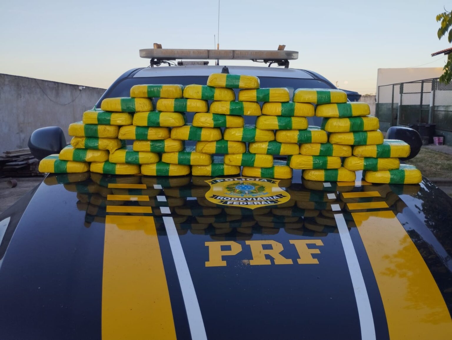 PRF e Guarda Municipal apreendem 42 kg de cocaína escondidos em carro em Marabá