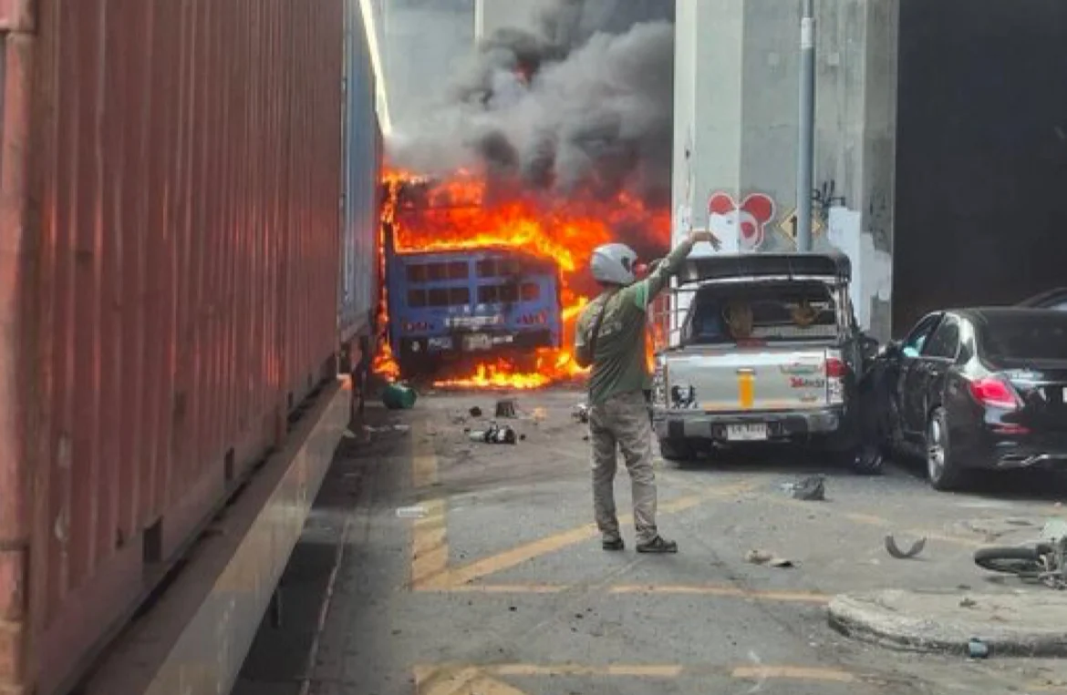 Acidente entre trem de carga e ônibus na Tailândia deixa oito mortos e 20 feridos