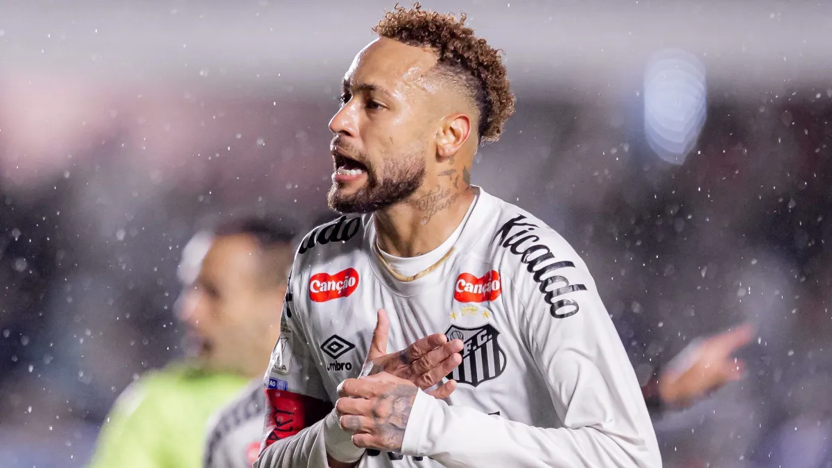 Neymar desfalca primeiro treino da Seleção e passa por exames