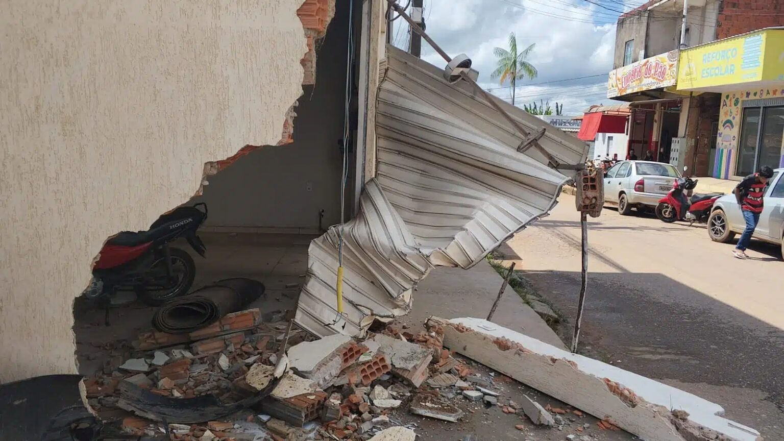 Motorista embriagado invade residência e causa prejuízos em Parauapebas