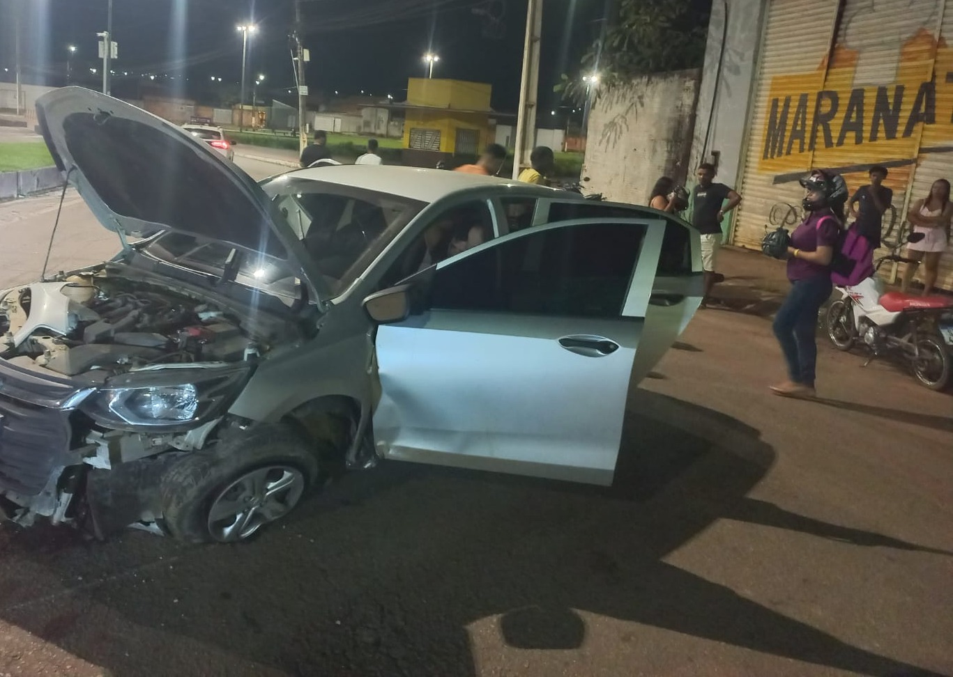 Motorista perde controle e colide com mureta em Parauapebas