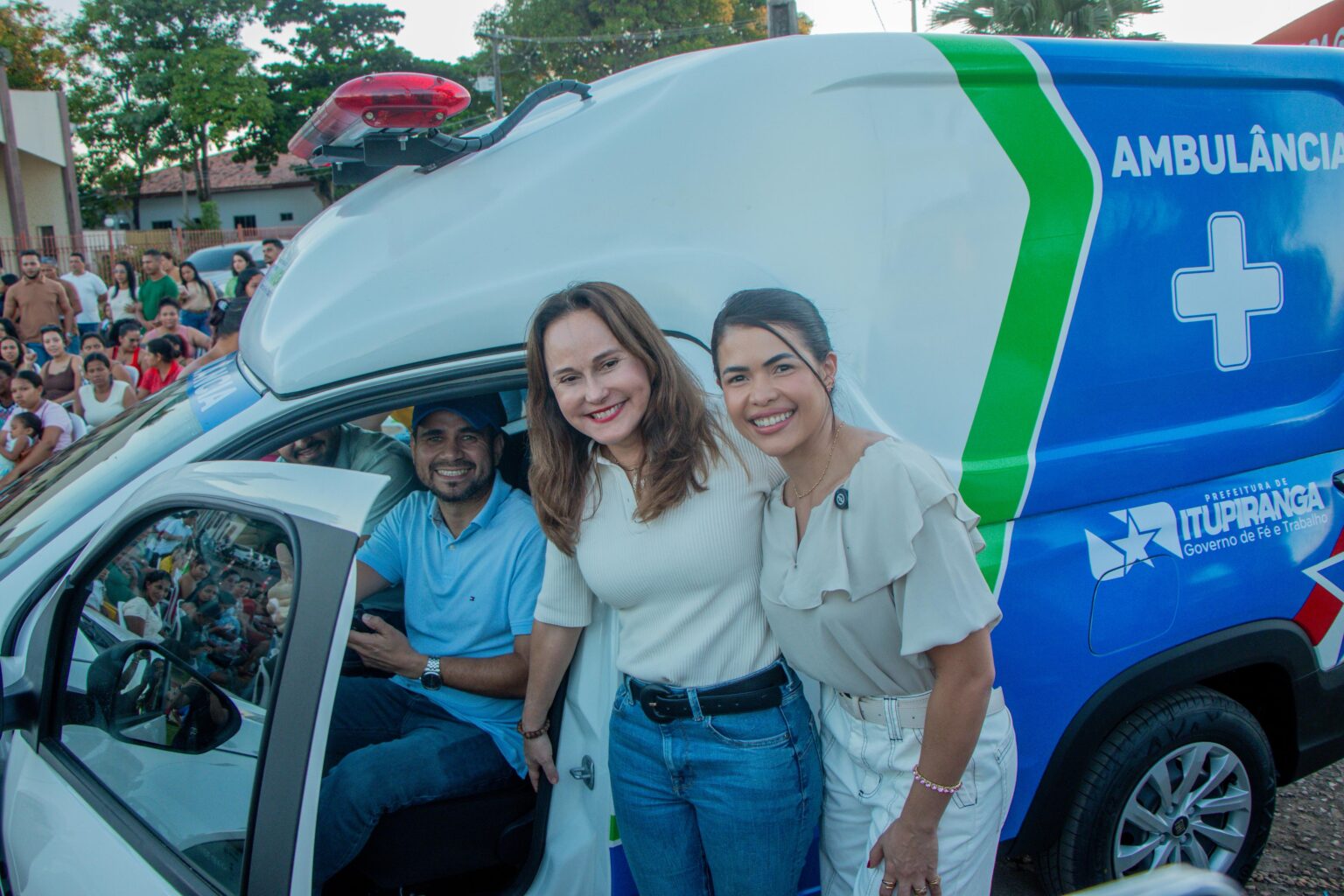 Prefeitura entrega ambulância e kits de enxoval em Itupiranga
