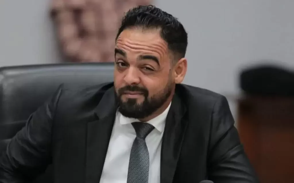Dívida gigante, queda na arrecadação da CFEM e ICMS dificultam gestão de Aurélio Goiano em Parauapebas