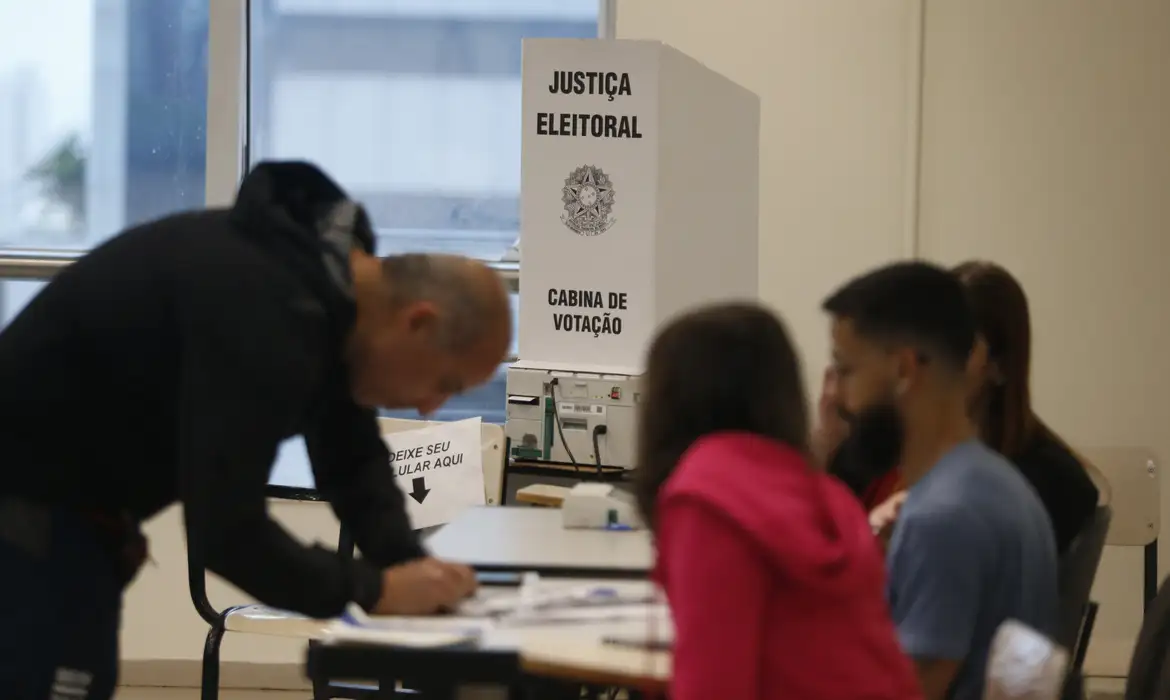 Justiça Eleitoral abre cadastro para mesários voluntários nas eleições de 2026