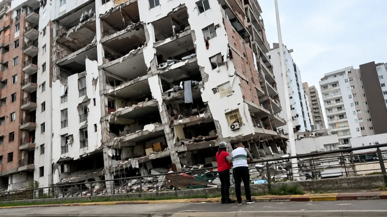 Número de mortos em terremoto na Venezuela sobe para 164; buscas por soterrados continuam