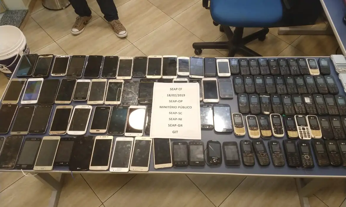 Governo publica banco para reunir dados de celulares roubados