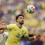 Paquetá sente lesão após vitória do Brasil sobre o Japão e vira dúvida para as oitavas da Copa
