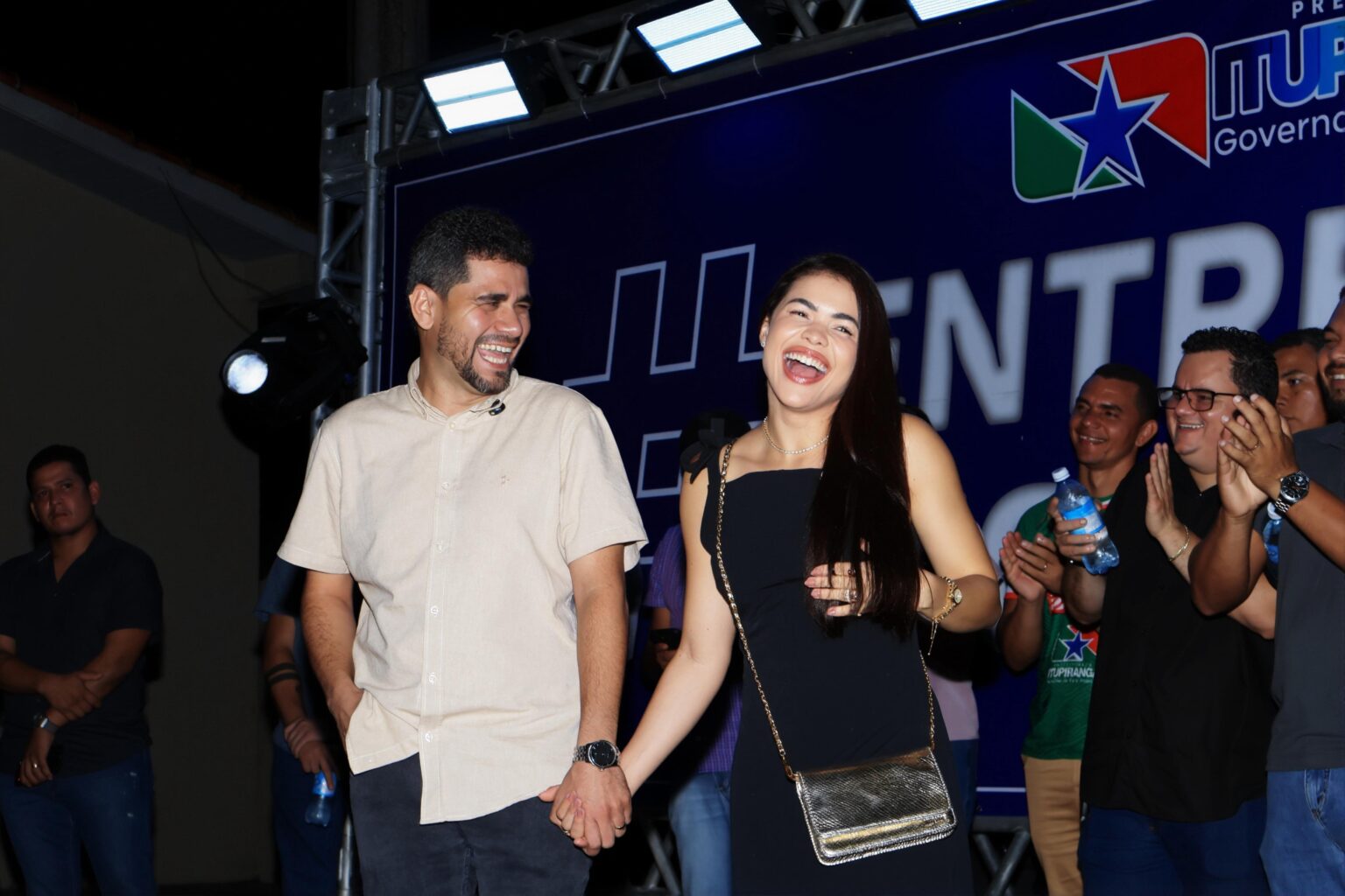 Prefeito Wagno Godoy inaugura praça e entrega carrinhos do Projeto Cegonha em Itupiranga