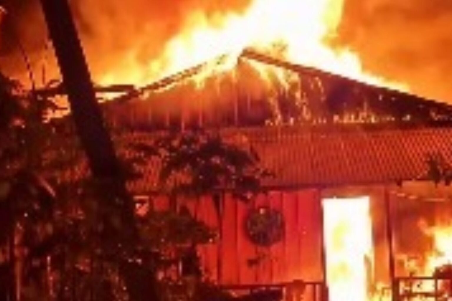 Fogo destrói casa em Novo Repartimento