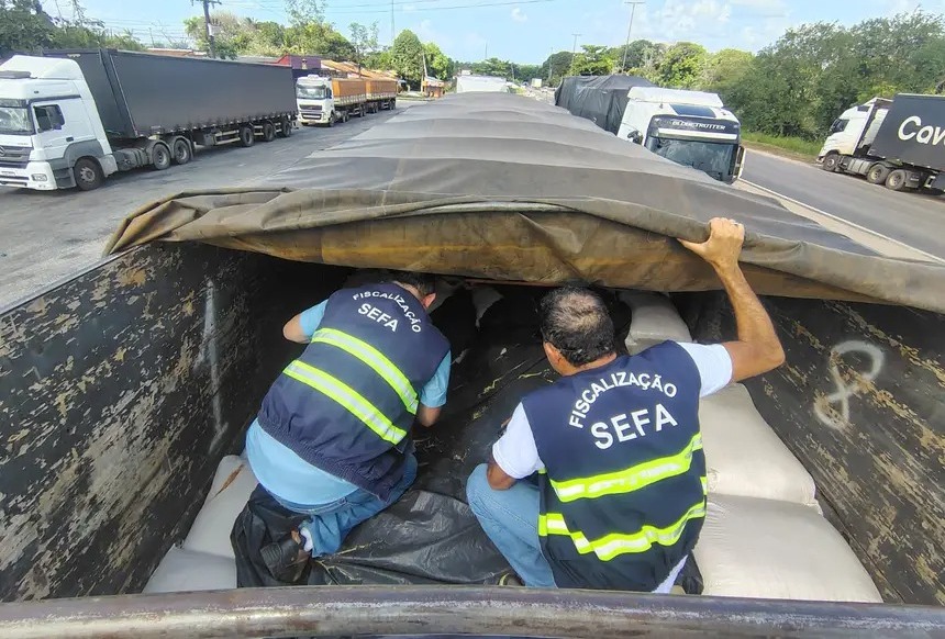 Fiscais da Sefa apreendem 50 toneladas de farinha de mandioca no Pará