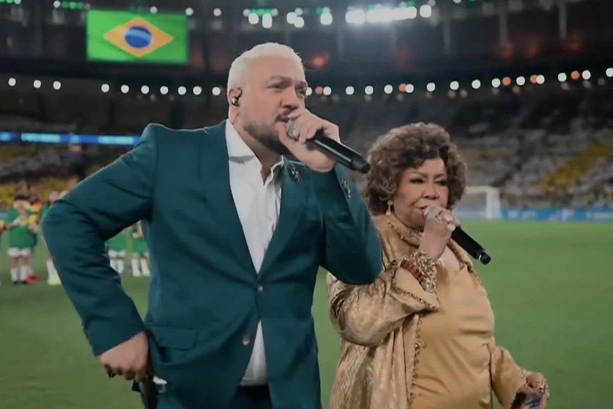 Falha na execução do hino nacional por Belo e Alcione gera críticas: ‘Deixaram o hino morrer’
