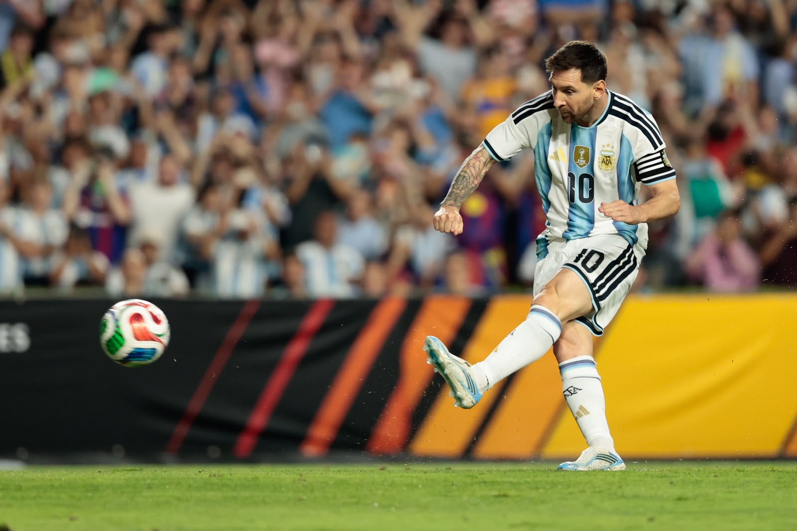 Messi volta, marca e lidera vitória da Argentina sobre a Islândia antes da estreia na Copa
