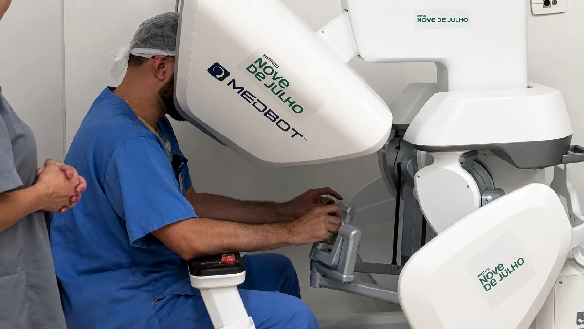 Telecirurgia conecta médico na China a paciente no Brasil em marco histórico