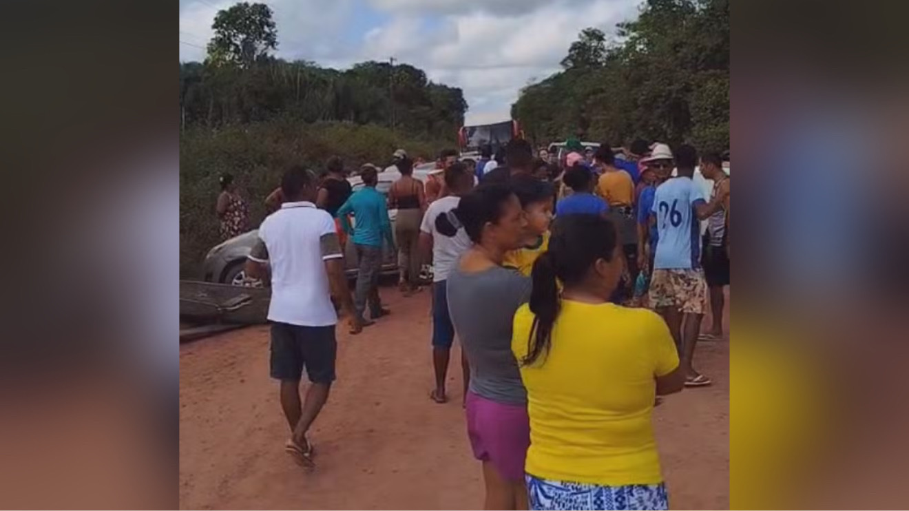 Moradores bloqueiam BR-422 em protesto por transferência de paciente no Pará