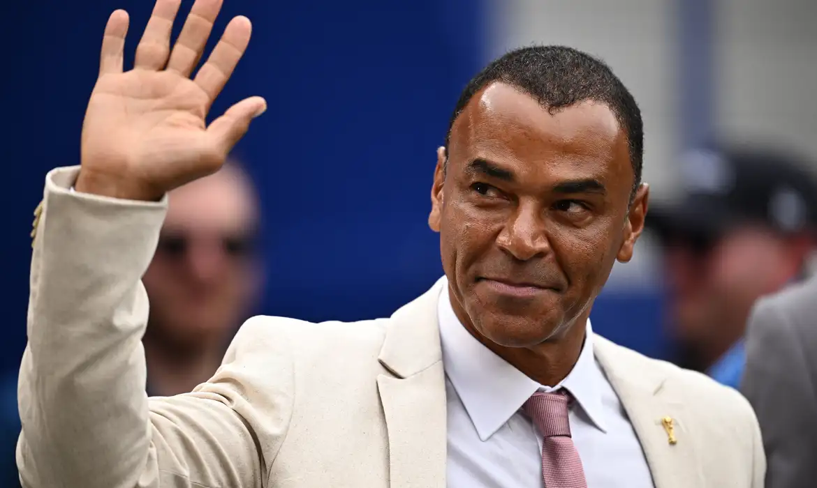 Cafu apoia reconstrução sob Ancelotti e alerta para formação de base