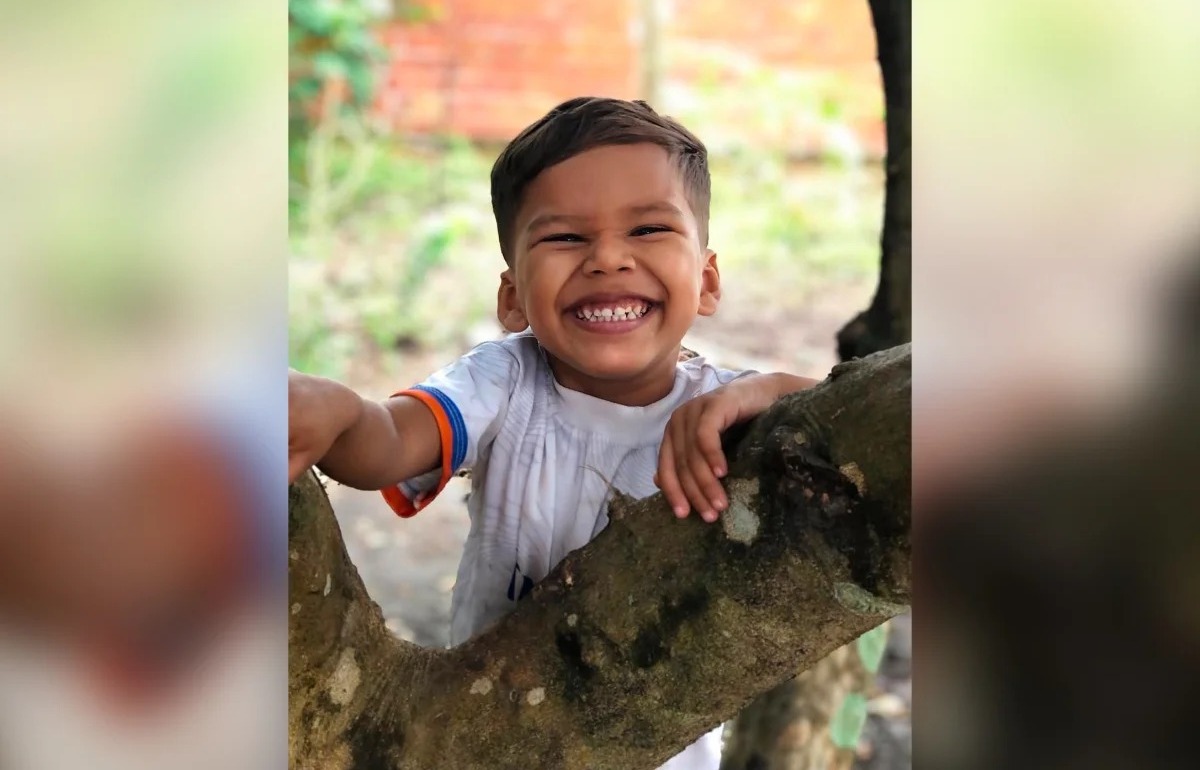 Filho de blogueira morre ao levar choque enquanto brincava na praia