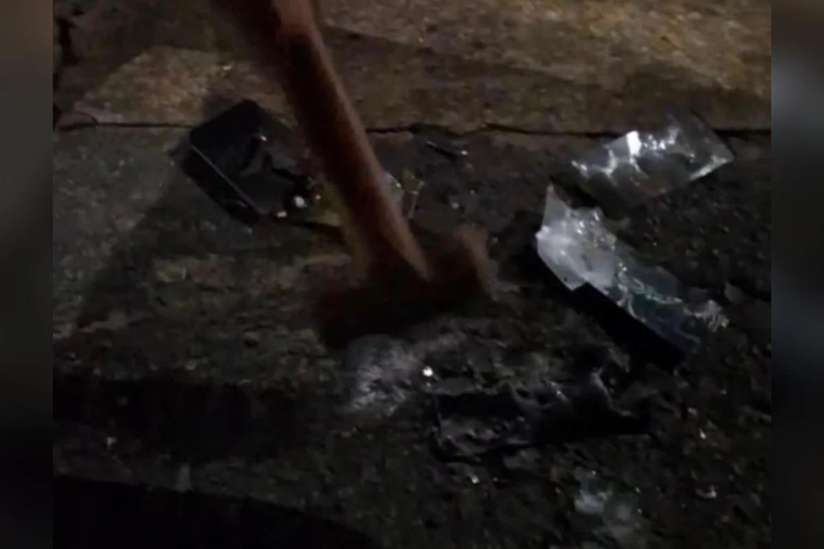 Fiel destrói celular para esconder que pastores estupraram 6 menores