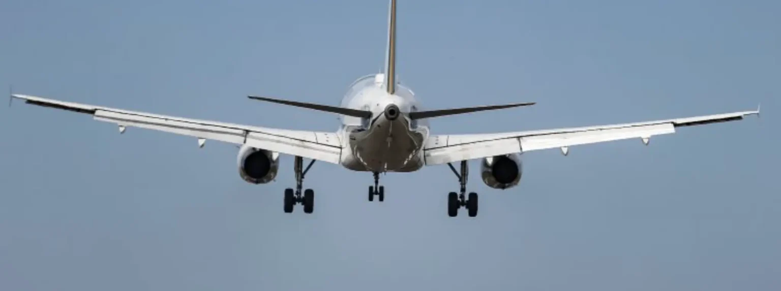 Preço do querosene de aviação dispara 57,6% em 12 meses e pressiona passagens aéreas no Brasil