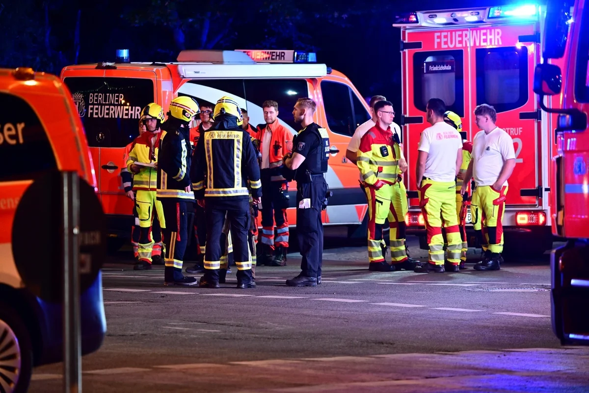 Carro invade Parada do Orgulho LGBTQI+ e deixa mortos e feridos em Berlim