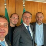 Bolsonaro pede ao STF autorização para receber filhos no Dia dos Pais