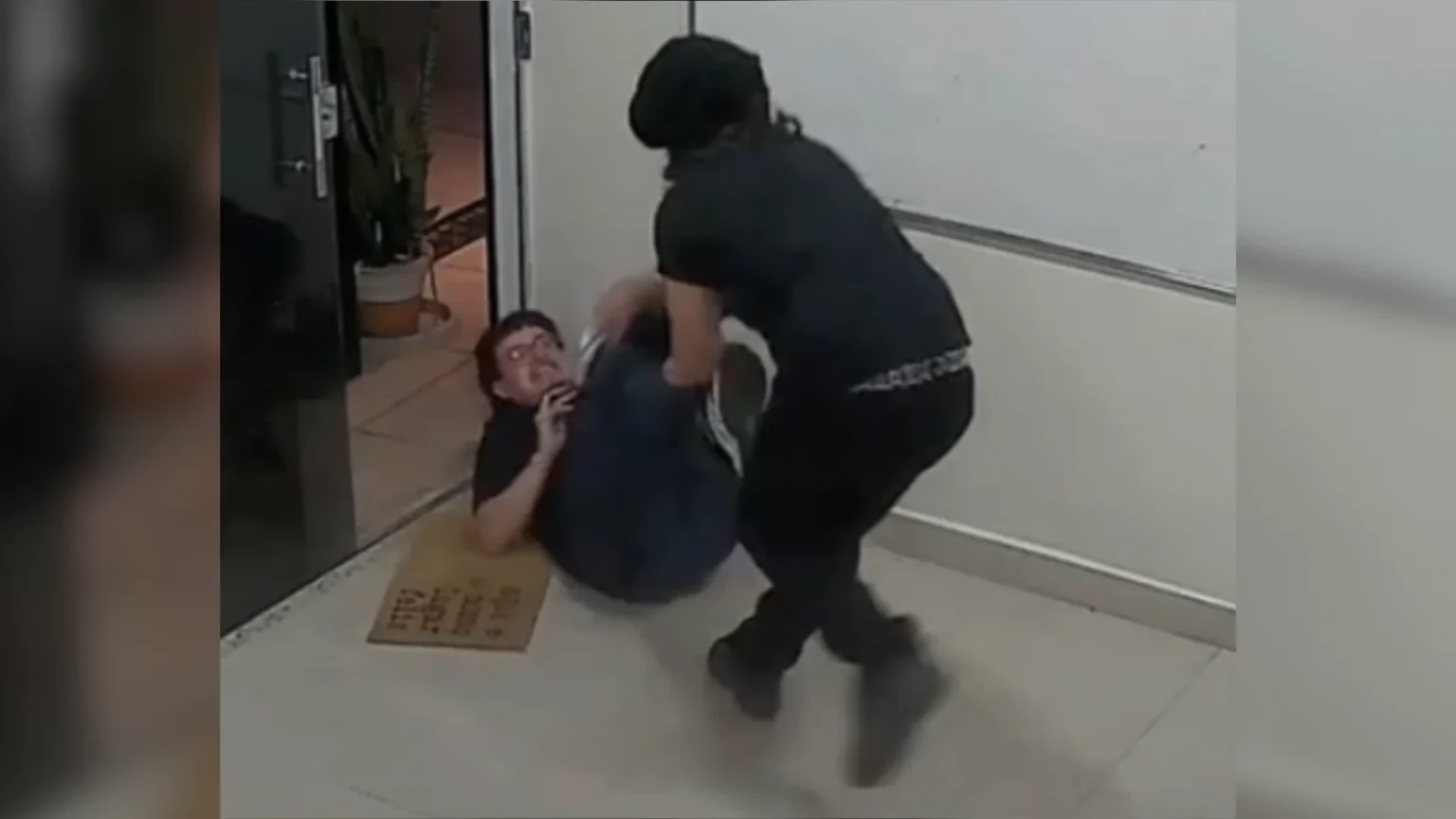 Professor é atacado por aluno de 14 anos durante aula particular em Manaus