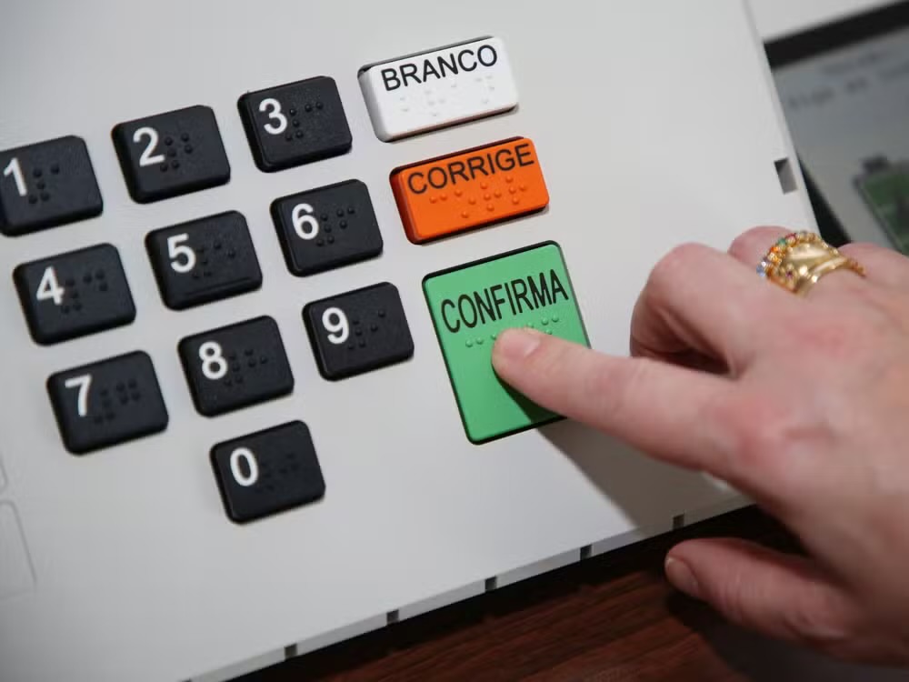 Duas vagas para o Senado: repetir o candidato anula o 2º voto; saiba como votar e evite erros