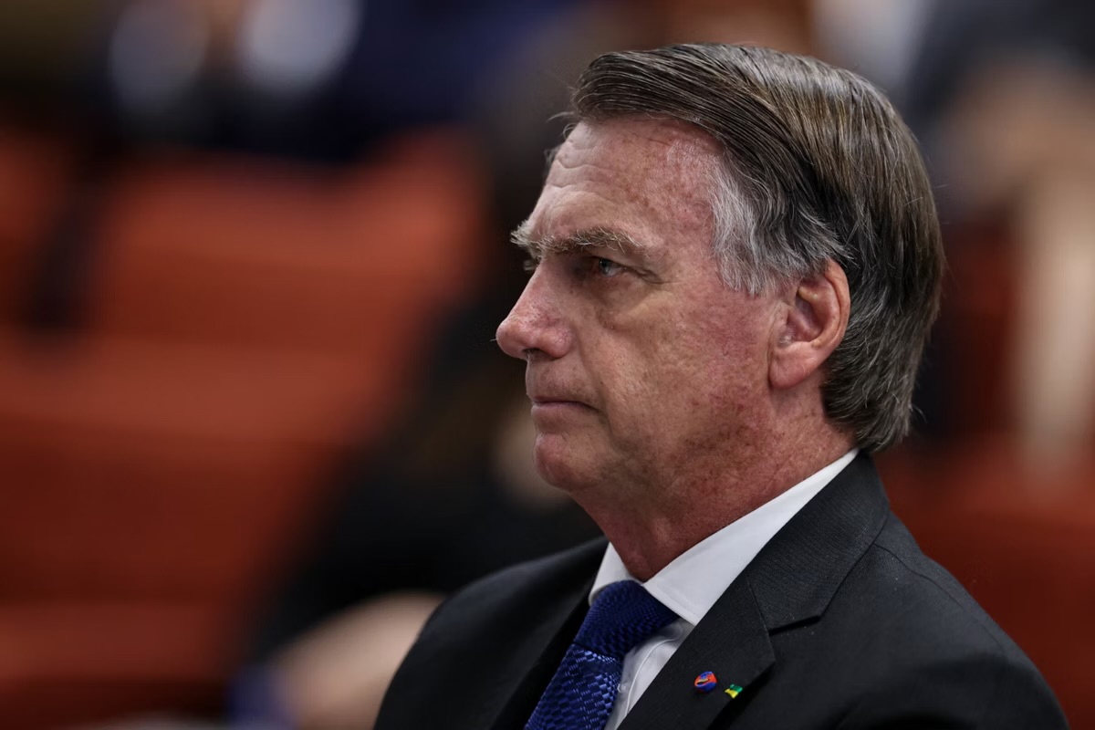 Bolsonaro completa um ano preso sob risco de voltar ao regime fechado