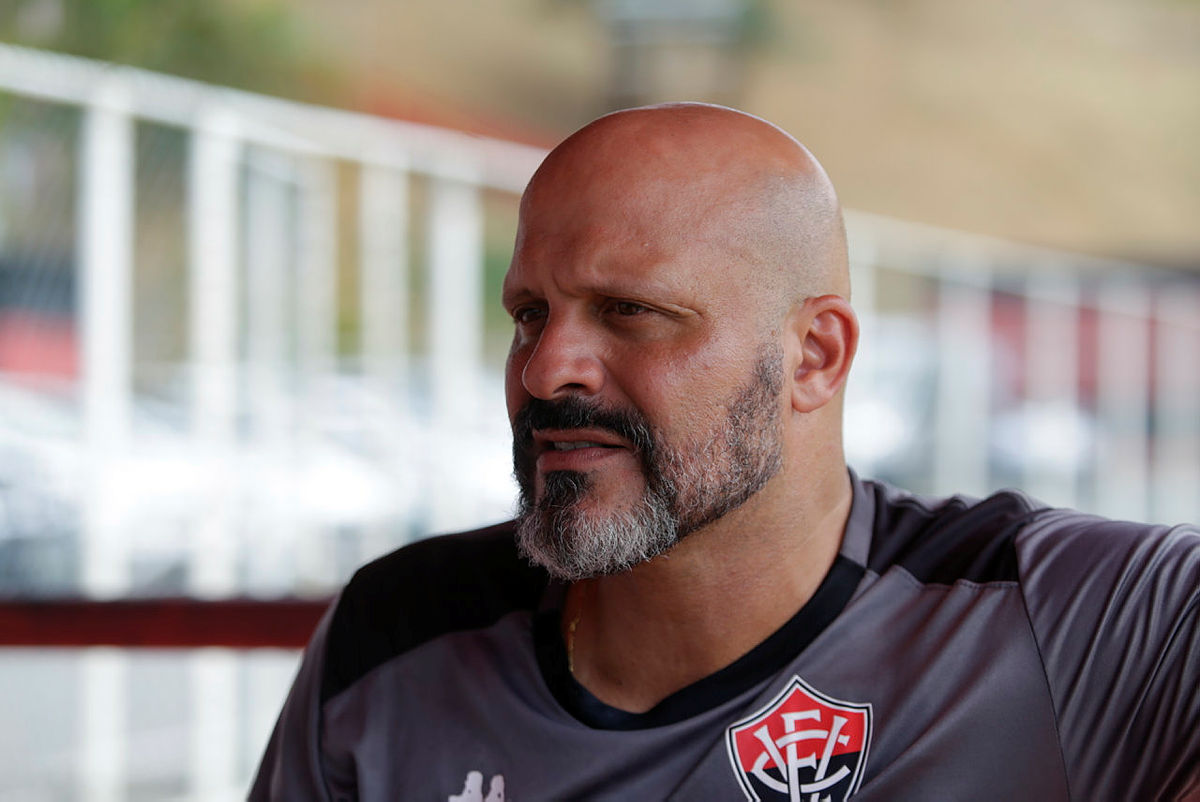 Ex-jogador de Flamengo e Paysandu é anunciado como novo técnico do Águia de Marabá