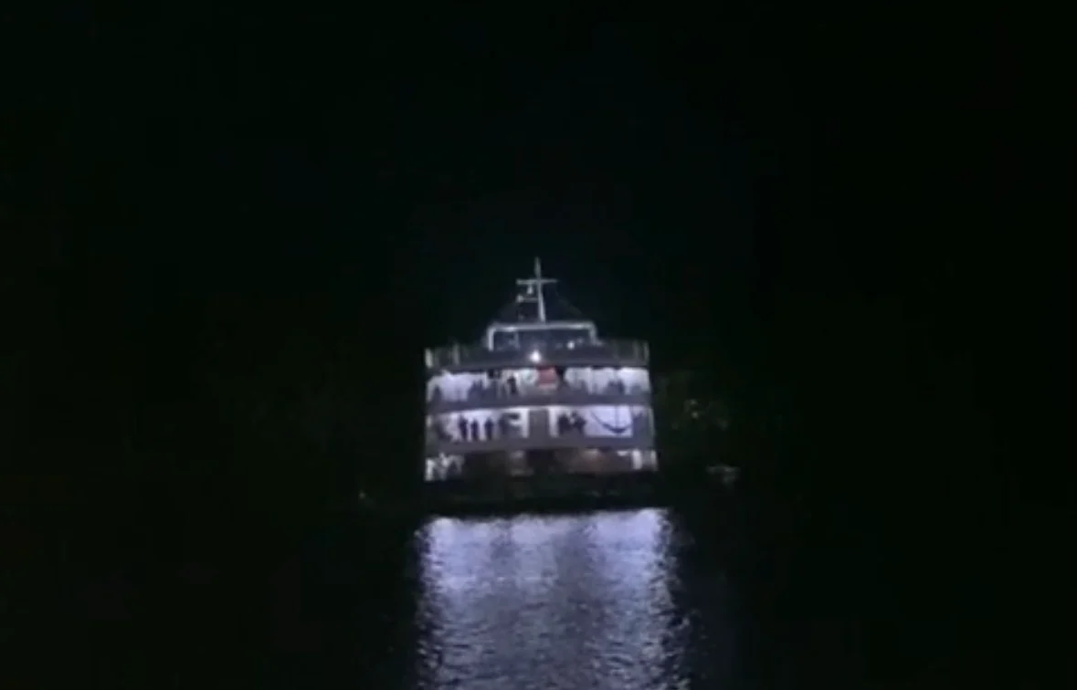 Puxado colide com balsa e deixa embarcação encalhada em rio no Pará