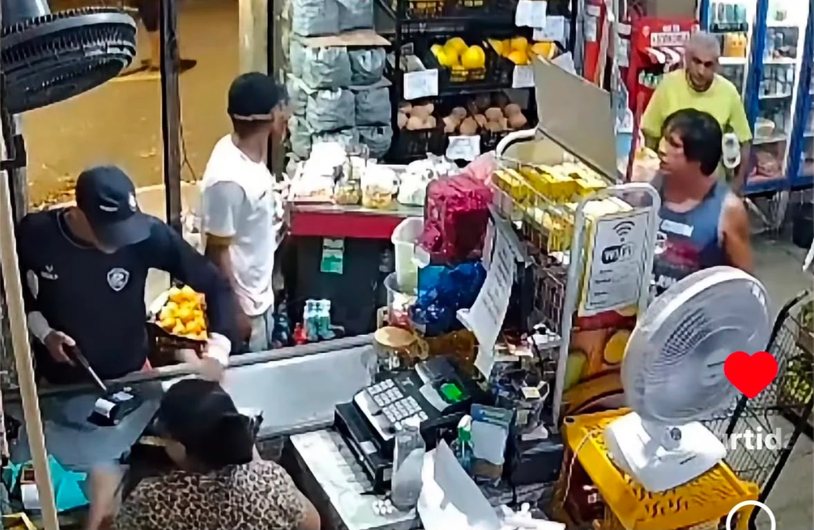 Dupla invade mercadinho e rouba clientes e dinheiro do caixa no Pará