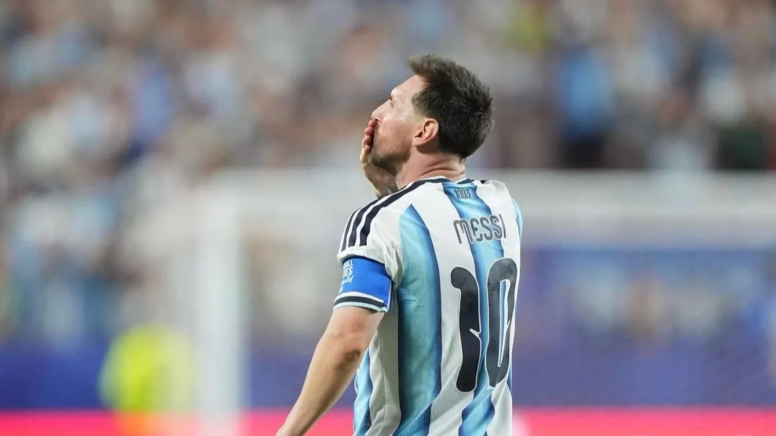 Messi anuncia aposentadoria da seleção argentina após 21 anos de história
