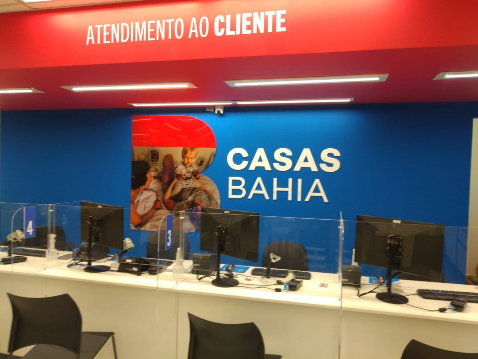 Casas Bahia fecha 298 lojas e pode demitir quase 3 mil funcionários