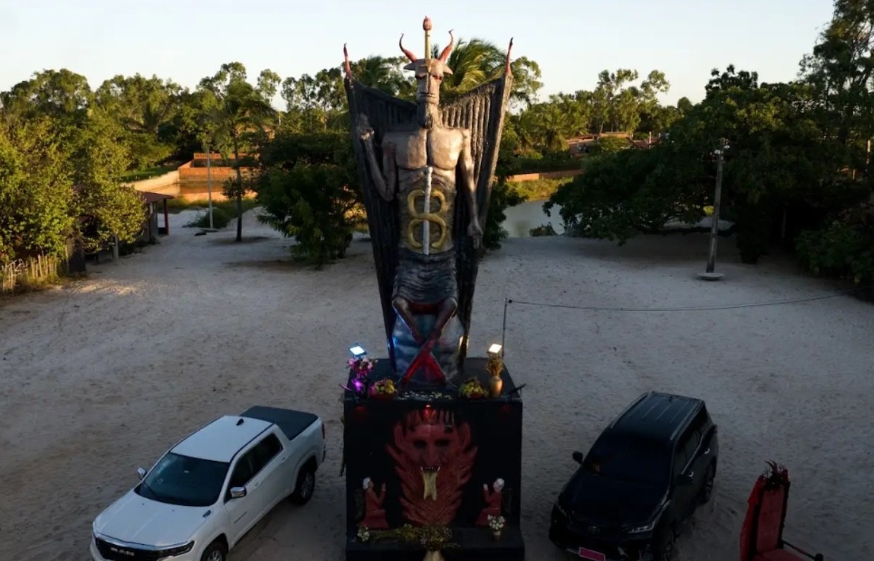 Estátua do Diabo: prefeitura no Ceará diz que obra é legal e defende liberdade religiosa