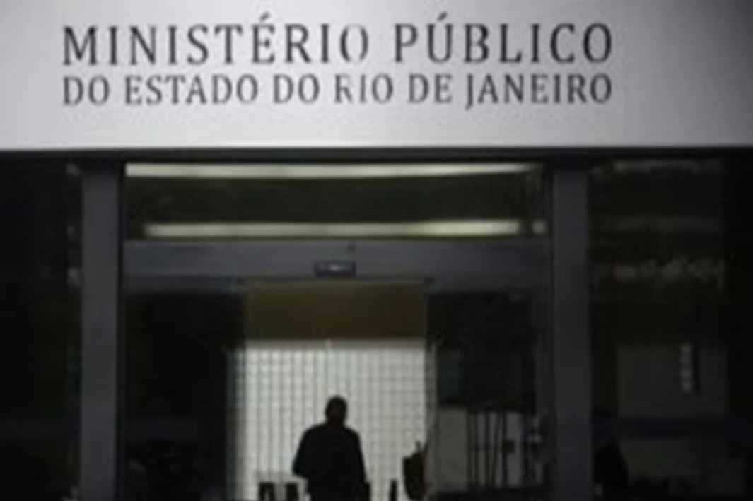 Ex-padre é condenado por estuprar crianças e induzi-las ao suicídio