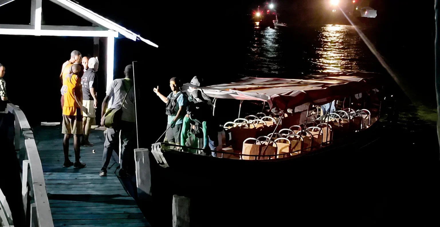 Lancha afunda na Baía do Marajó e pescadores salvam 15 pessoas