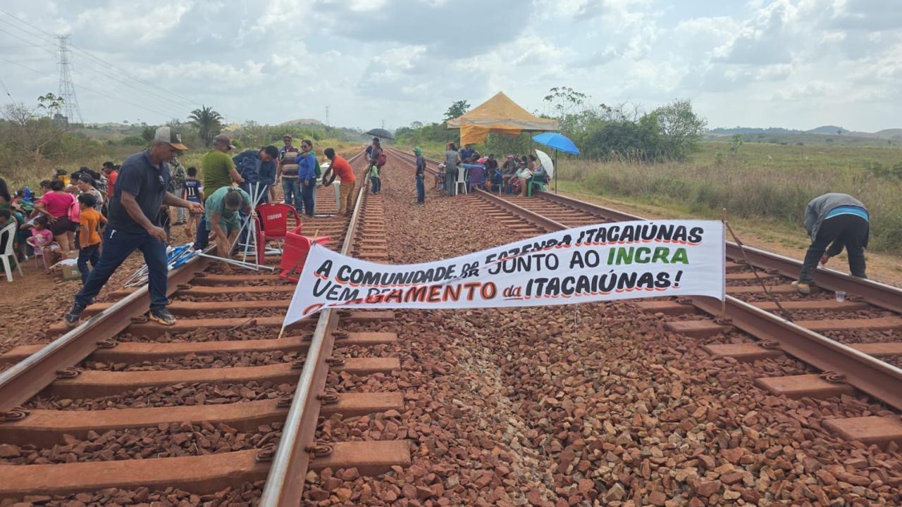 Estrada de Ferro Carajás é desobstruída após manifestação de cerca de 300 pessoas em Marabá