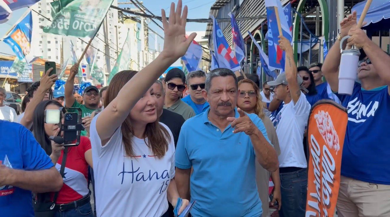 Hana Ghassan apresenta propostas a feirantes durante caminhada na Pedreira, em Belém