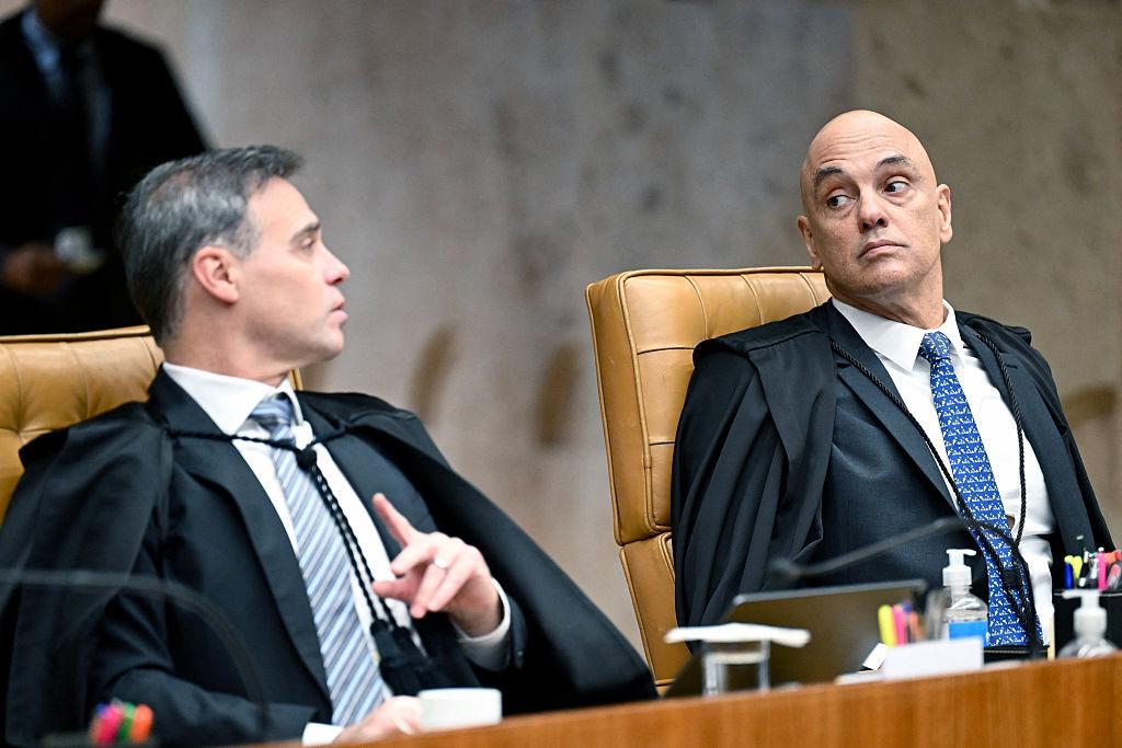Fachin intervém na crise entre Moraes e Mendonça no STF