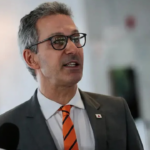 Zema diz que apoiará Flávio contra Lula no 2º turno, apesar de críticas sobre Vorcaro